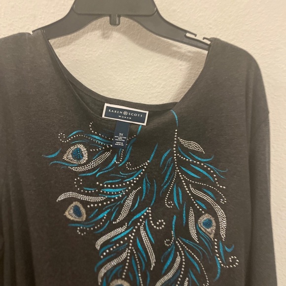 Karen Scott Plus Size 3X Gray Top Peacock Feather Graphic Embellished Bling top - Picture 3 of 15